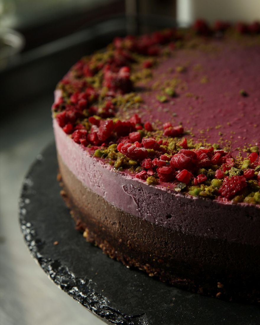 Chocolate raspberry raw cake